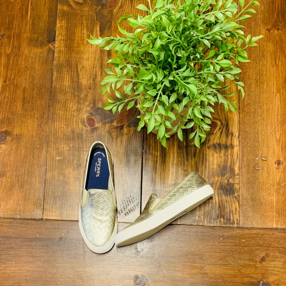 Sperry seaside gold Emboss wave slip-on size 7